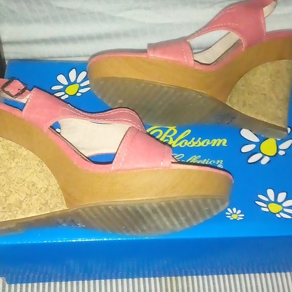 De Blossom Collection Size 8 New with box - Picture 3 of 4